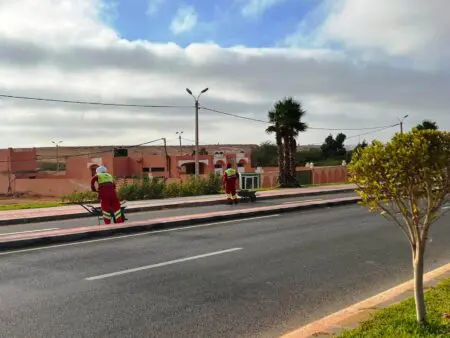 تأخر الأجور وظروف اشتغال عمال النظافة بتامنصورت تثير انتقادات حقوقية