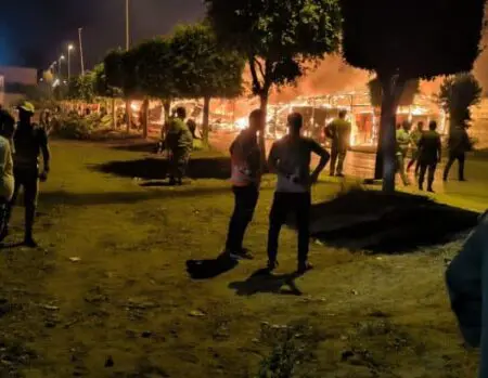 الجيش يتدخل لتطويق حريق مهول بأضخم “جوطية” بالقنيطرة