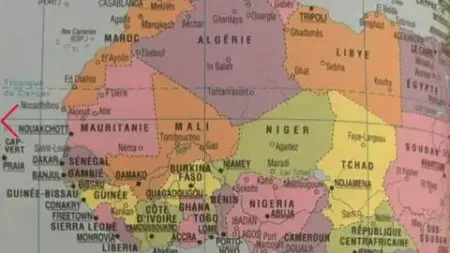 فرنسا تطبع نسخا جديدة من الكتب المدرسية تتضمن خريطة المغرب كاملة