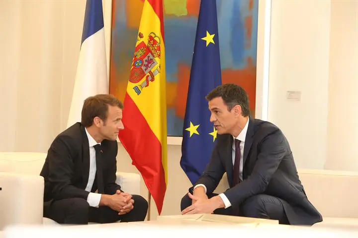 جون أفريك: فرنسا وإسبانيا تتنافسان في مجال البنية التحتية في المغرب