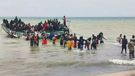 البحرية الملكية تعترض قارباً يحمل 186 مهاجراً كانوا يحاولون الوصول إلى جزر الكناري