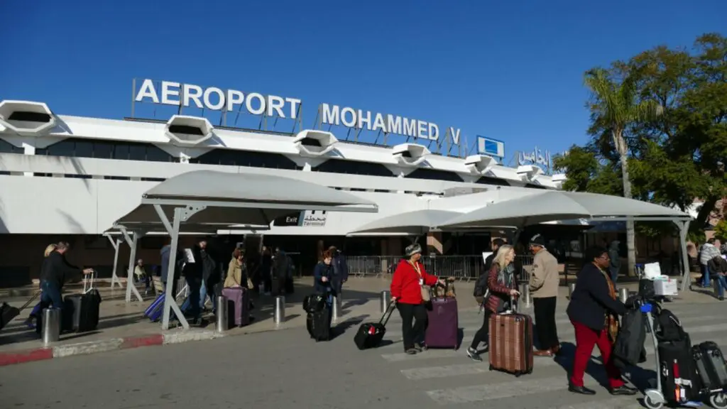 اضطرابات في تسجيل المسافرين بمطارات المغرب بعد انقطاع الكهرباء بإسبانيا