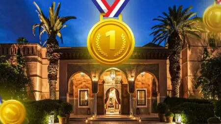 روايال منصور يفوز بجائزة أفضل فندق في العالم فن الضيافة
