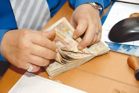 رسوم “تحت الدف” تضخ المليارات على “نارسا” ومكتب طريشة وشركة العرايشي