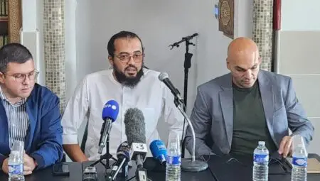 إمام مسجد في مرسيليا يتابع “مرغما” دروسا في العلمانية لتجنب إغلاق مسجده