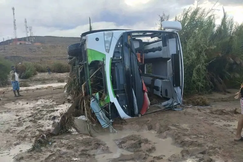 بعد انجراف حافلة بطاطا..مصرع شخصين و14 في عداد المفقودين