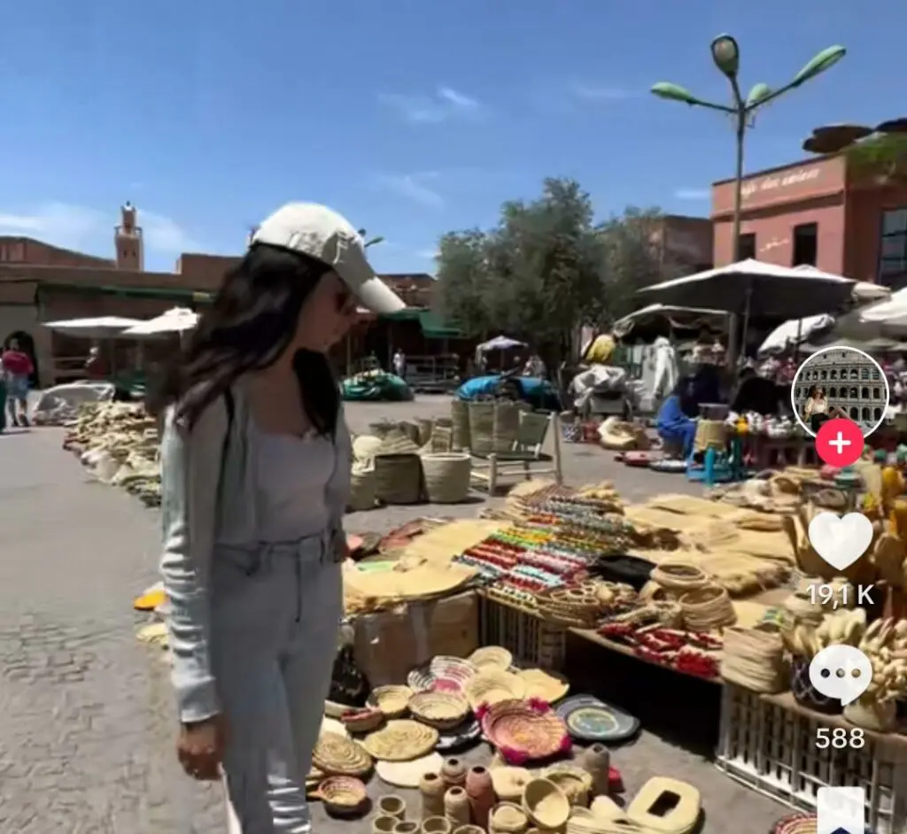 ناشطة إسبانية تجيب عن سؤال: “هل فعلا هناك خطر في سفر فتاة وحيدة إلى المغرب”