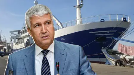 الوزير الصديقي يرخص لسفن صيد تهدد المخزون السمكي بالمغرب