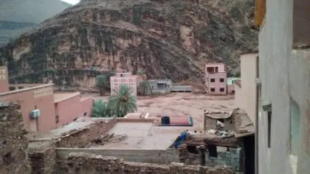 حصيلة أولية: 8 قتلى و15 مفقودًا في فيضانات طاطا والسلطات تعلق الدراسة