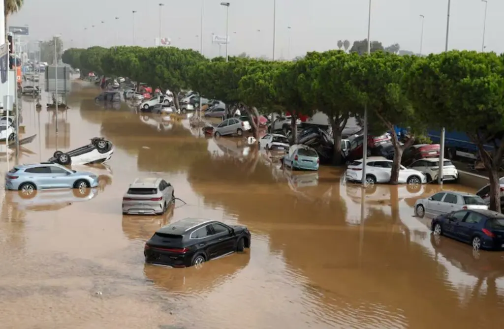 إشاعات في إسبانيا بعد عاصفة “دانا”.. إحداها أنها نتيجة برنامج جوي مغربي