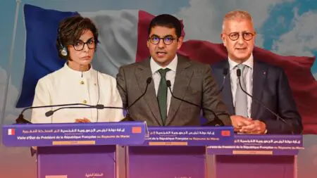 كواليس الزيارة الفرنسية: بنسعيد يصف فرنسا بـ “الشقيقة” والخليع يمنع “التصريحات”