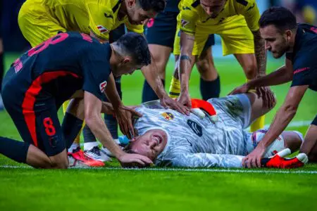 ما الذي يحدث لِرُكَب اللاعبين؟! تقرير علمي يكشف أسباب تزايد الإصابات
