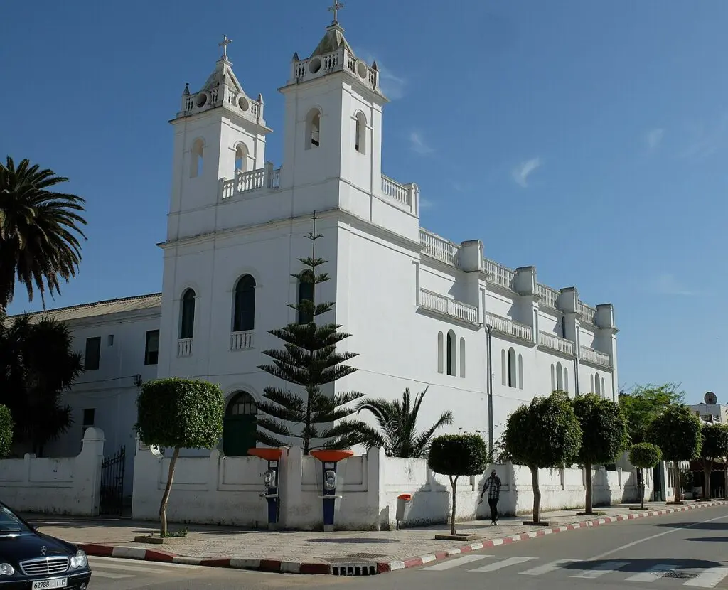 تقرير تلفزيوني يثير المخاوف من “التبشير الناعم” في “أبرشية” طنجة