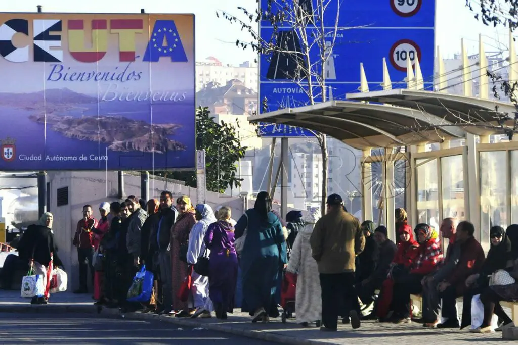العاملون المغاربة عبر الحدود في سبتة ومليلية يرسلون رسالة استغاثة إلى بيدرو سانشيز