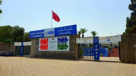 أساتذة الطب والصيدلة يتضامنون مع الطلبة ويستنكِرون “العشوائية”