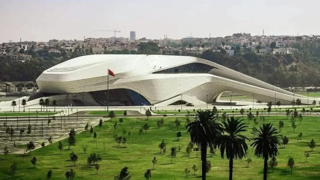 لوموند :المغرب لديه “أكبر مسرح في إفريقيا” كلف 210 مليار، لكنه لا يزال مغلقًا