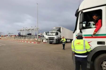 مهنيو النقل الطرقي عبر القارات يلوحون بالتصعيد