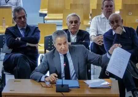 إسبانيا.. الحكم على وزير سابق بالسجن عشر سنوات في قضايا فساد وغسيل أموال
