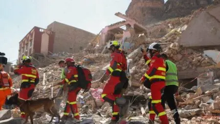 صحيفة إسبانية: مساعدات حكومة سانشيز وصلت المغرب أسرع مما وصلت إلى فالنسيا