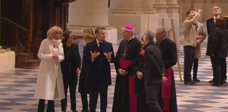 إعادة افتتاح كاتدرائية “Notre-Dame”.. ماكرون كانت لديه خطة لكن رئيس الأساقفة رفضها