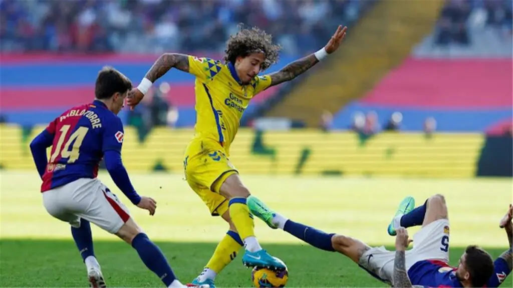 برشلونة يواصل الانهيار ويخسر أمام لاس بالماس