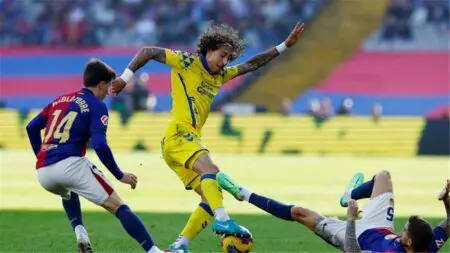 برشلونة يواصل الانهيار ويخسر أمام لاس بالماس