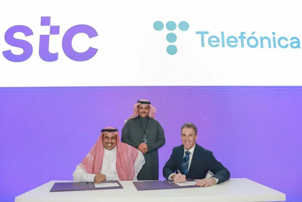 الحكومة الإسبانية تسمح للمجموعة السعودية STC بشراء 9,9% من “تليفونيكا” مقابل 2 مليار يورو