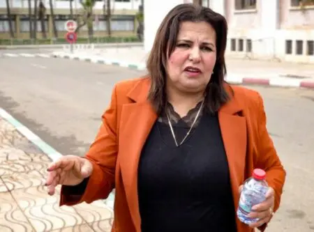 تجار القنيطرة يحتجون على تأخر منح التراخيص ويطالبون بتدخل عاجل أمينة حروزى رئيسة المجلس الجماعي بالقنيطرة