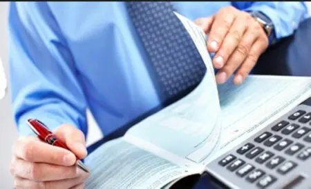 المحاسبون يرفضون غرامات قانون المالية 2025 ويهددون بوقف تسجيل العقود