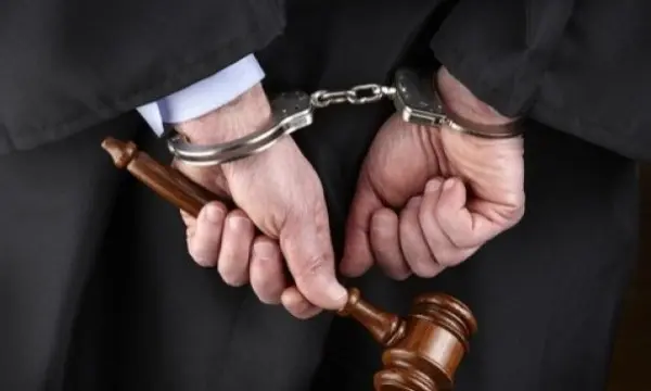 كيف كشفت “شبكة النخبة” تحول قضاة ومحامين إلى مليارديرات؟
