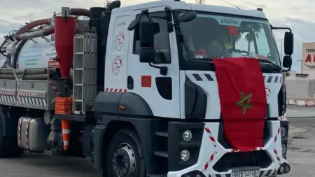 ميناء غرناطة يستقبل 25 شاحنة مغربية متجهة لتقديم المساعدة في فالنسيا