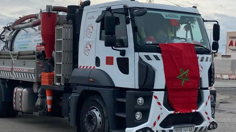 ميناء غرناطة يستقبل 25 شاحنة مغربية متجهة لتقديم المساعدة في فالنسيا