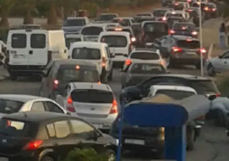 اختناقات مرورية ببوزنيقة ومطالب بإحداث نفق