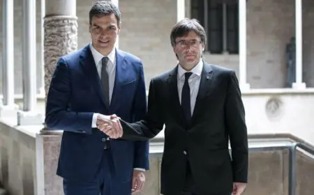 سانشيز مهدد بفقدان أغلبيته البرلمانية بعد تهديد بوغديمونت بسحب دعم حزبه للتحالف الحاكم
