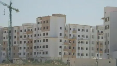 صناديق إسمنتية.. 4 ملايين أسرة تقطن في مساكن من غرفة إلى غرفتين