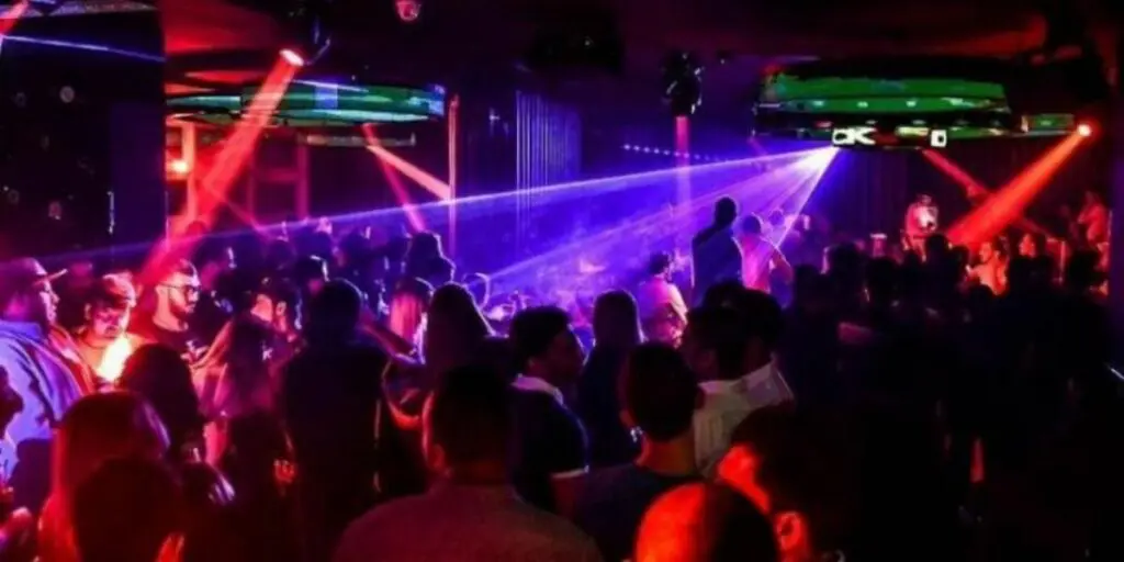 تمديد استثنائي لساعات العمل في “حانات” فاس بمناسبة رأس السنة