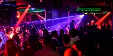 تمديد استثنائي لساعات العمل في “حانات” فاس بمناسبة رأس السنة