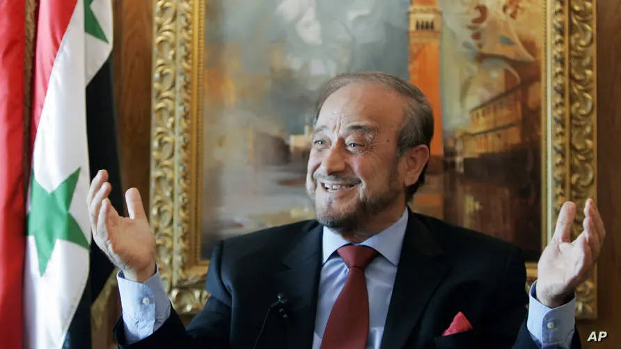 بعد فرار رفعت الأسد.. لبنان يعيد 70 من الضباط والجنود السوريين إلى بلدهم