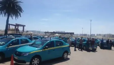 فوضى “الطاكسيات” في ميناء طنجة.. تسعيرات جائرة تحت أنظار السلطات