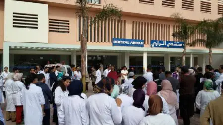 استنكار واسع لاعتداء أستاذ على أطر صحية واستقوائه بسفارة أجنبية