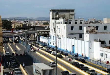 مصادر إسبانية: اتفاق بين المغرب وإسبانيا لتبادل تجاري محدود عبر معبر بني نصار بمليلية