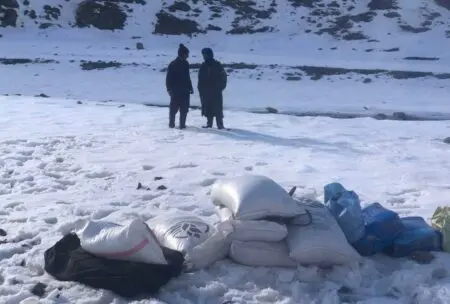 دعوات لدعم الحطب وتوفير بدائل الطاقة لمواجهة البرد في”قرى الجبال”