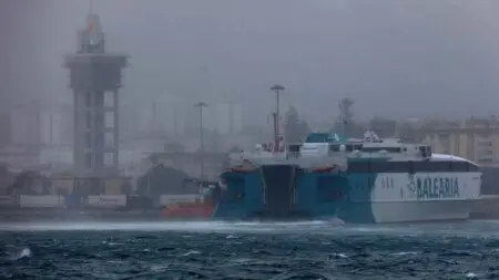 تعليق الملاحة البحرية بين طنجة وطريفة لليوم الثالث على التوالي بسبب قوة الرياح