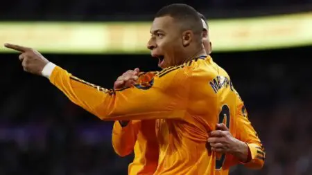 كيليان مبابي يتألق أكثر مع ريال مدريد عندما يغيب فينيسيوس