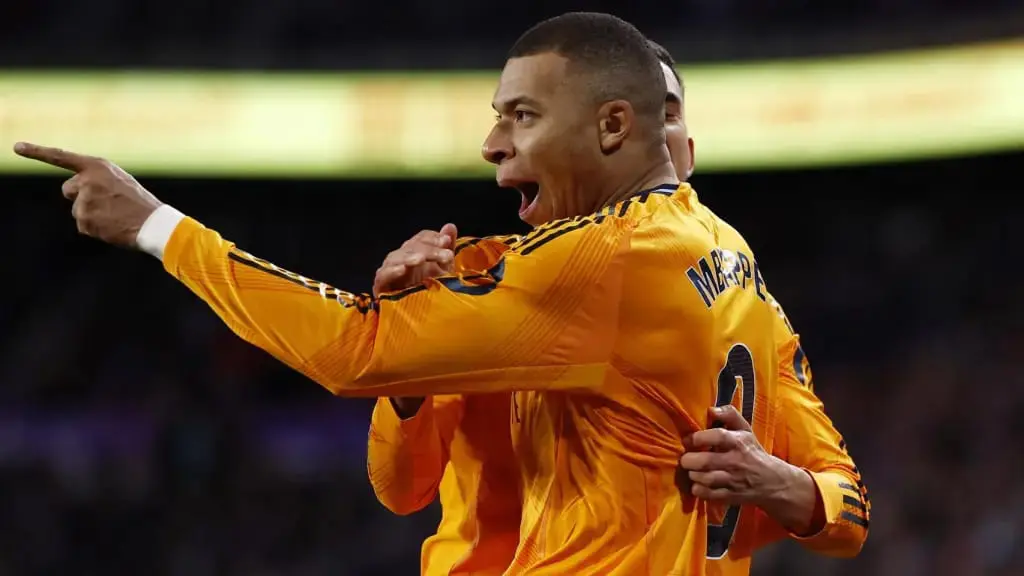 كيليان مبابي يتألق أكثر مع ريال مدريد عندما يغيب فينيسيوس