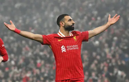 رسميا.. صلاح يمدد عقده مع ليفربول