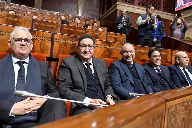 وزراء الاستقلال “ينعزلون” عن باقي أعضاء الحكومة في جلسة مساءلة أخنوش