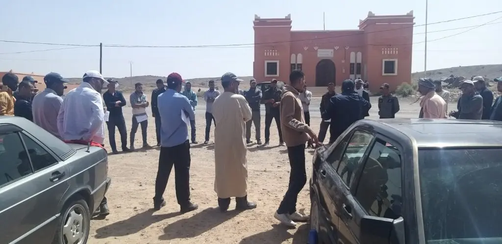 نشطاء يتهمون جماعة بـ “زاكورة” بالتلاعب في موارد المناجم إحتجاج سابق لمواطنين بالجماعة الترابية البليدة ( أرشيف)