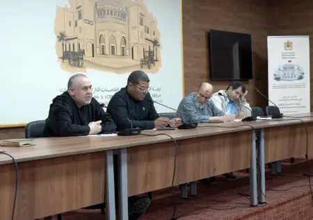 أرباب المقاهي يثورون ضد قرار توحيد ألوان الواجهات في البيضاء