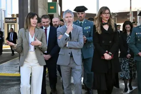 وزير الداخلية الإسباني يؤكد من مليلية أن إسبانيا والمغرب “بلدان شقيقان” وعلاقاتهما ممتازة